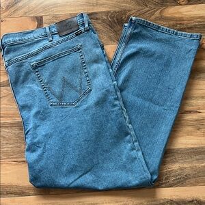 Wrangler Men’s Relaxed Bootcut Fit Jeans 50x32 Light Medium Wash Denim NWT